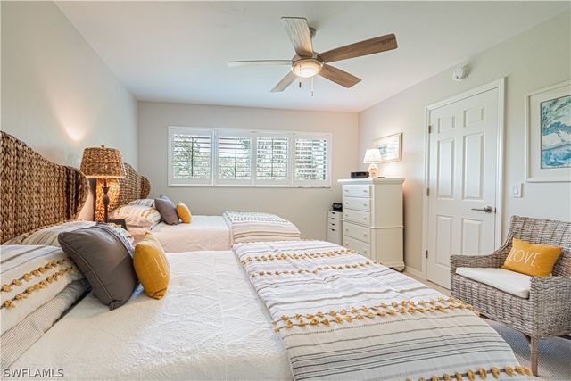 746 Eagle Creek DR W 104, Naples, FL 34113