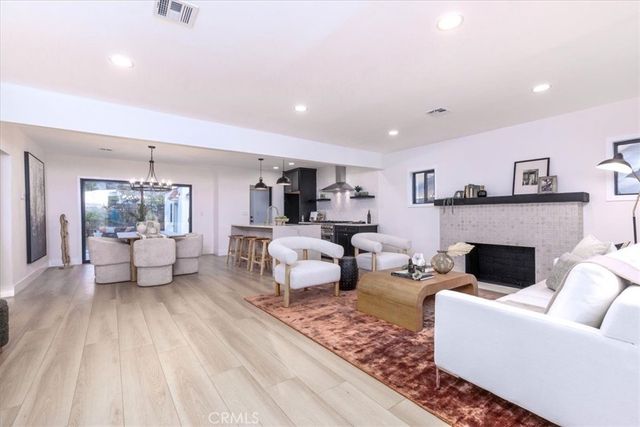 312 N Bronson Avenue, Los Angeles, CA 90004