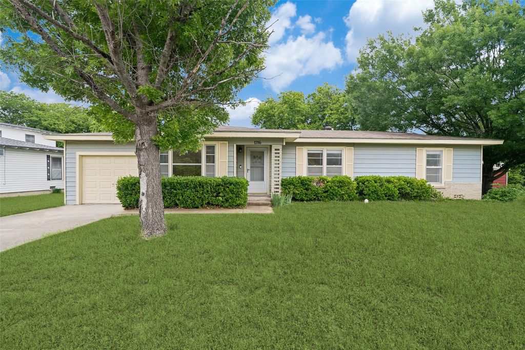 1316 Eastview Drive, Weatherford, TX 76086