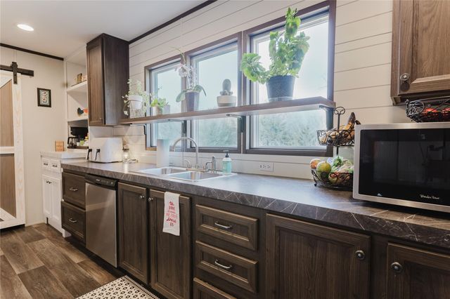 400 Saint Johns RD, Dale, TX 78616