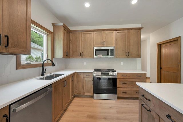 3152 EAST RIVER DRIVE, Green Bay, WI 54301