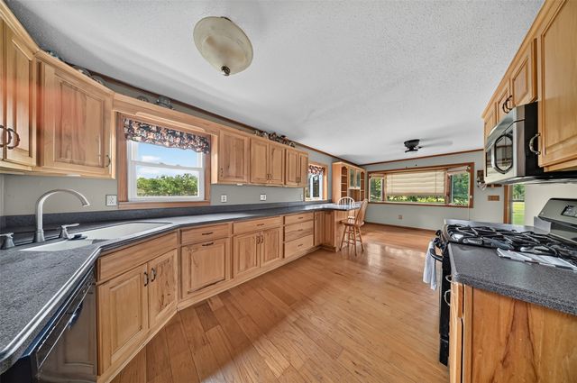 2235 Sugar Bottom Road NE, Solon, IA 52333