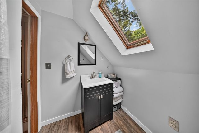 2235 Sugar Bottom Road NE, Solon, IA 52333