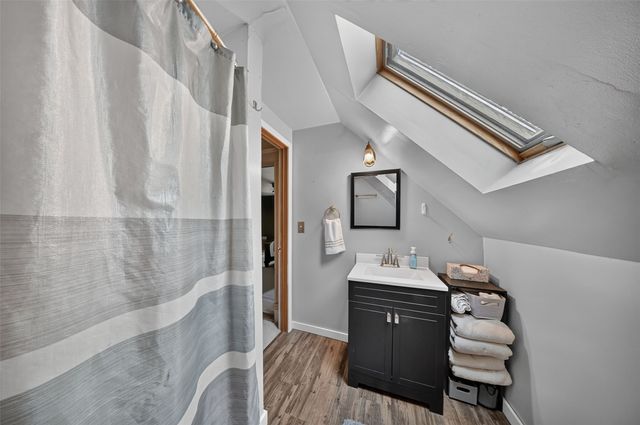 2235 Sugar Bottom Road NE, Solon, IA 52333
