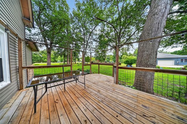 2235 Sugar Bottom Road NE, Solon, IA 52333