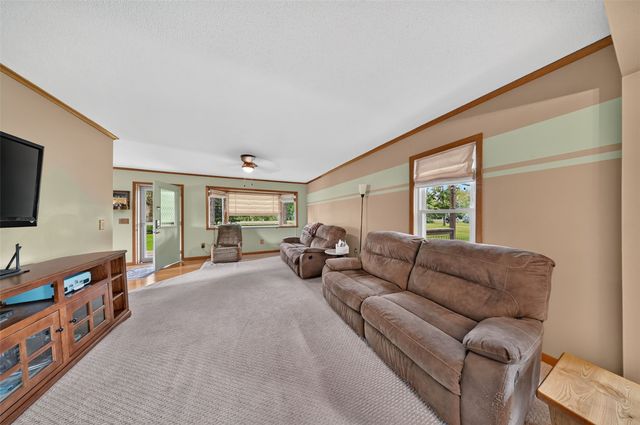 2235 Sugar Bottom Road NE, Solon, IA 52333