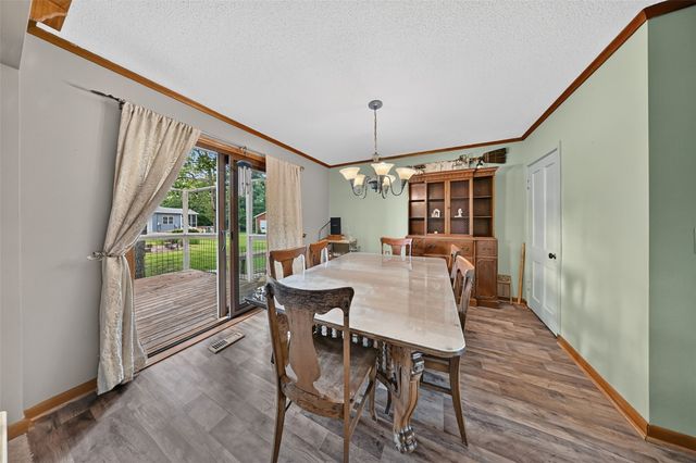 2235 Sugar Bottom Road NE, Solon, IA 52333
