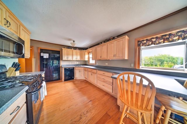 2235 Sugar Bottom Road NE, Solon, IA 52333