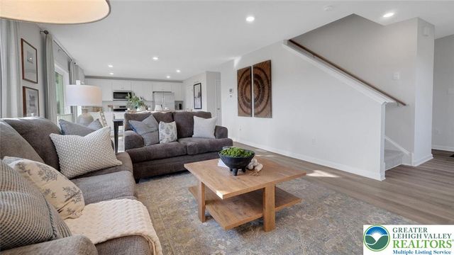 226 Winding Road, Forks Twp, PA 18040