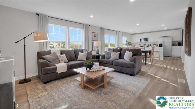 226 Winding Road, Forks Twp, PA 18040