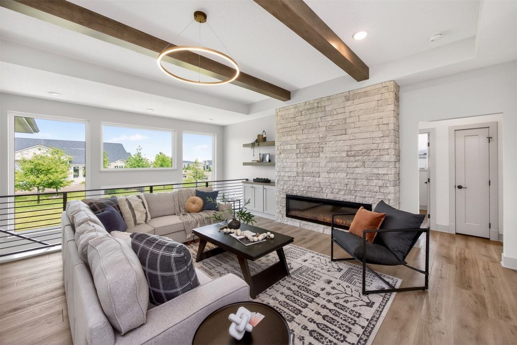 16203 Goodman Drive, Urbandale, IA 50323