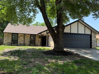 817 Camino Court, Grand Prairie, TX 75052