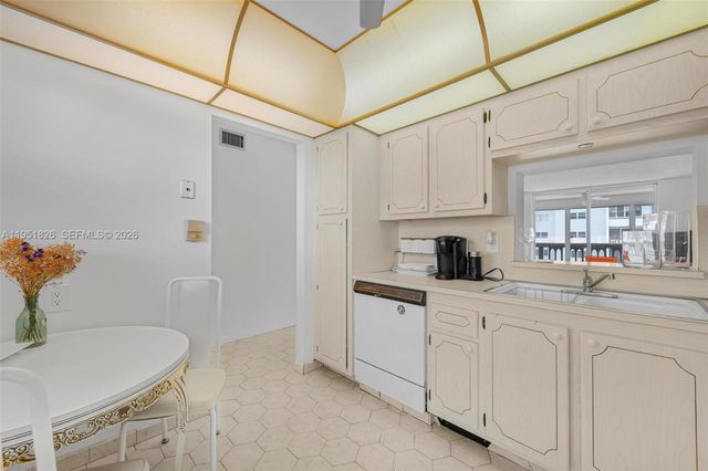 500 NE 12th Ave 407, Hallandale Beach, FL 33009