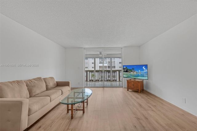 500 NE 12th Ave 407, Hallandale Beach, FL 33009