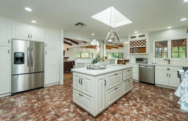 11395 Oro Vista Avenue, Sunland, CA 91040