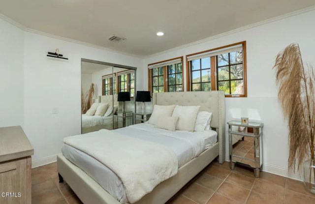 11395 Oro Vista Avenue, Sunland, CA 91040