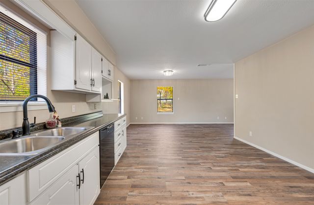 740 10th Street SE, Paris, TX 75460