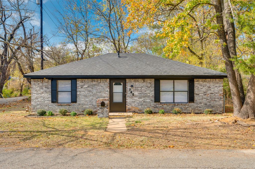 740 10th Street SE, Paris, TX 75460