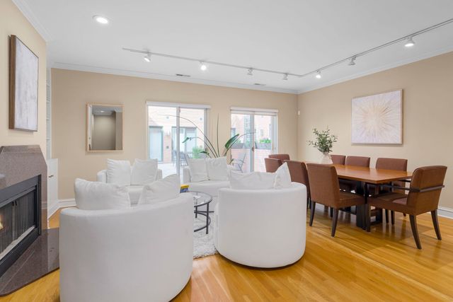 414 W Wisconsin Street H, Chicago, IL 60614