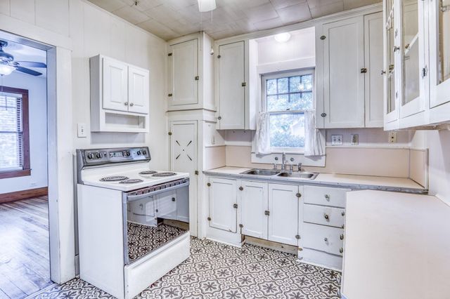 1405 S Park Street, Brenham, TX 77833