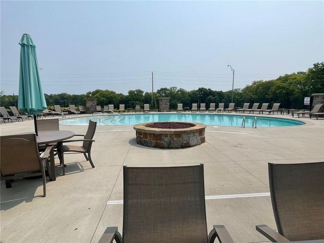 1957 Longview Drive, Liberty, MO 64068