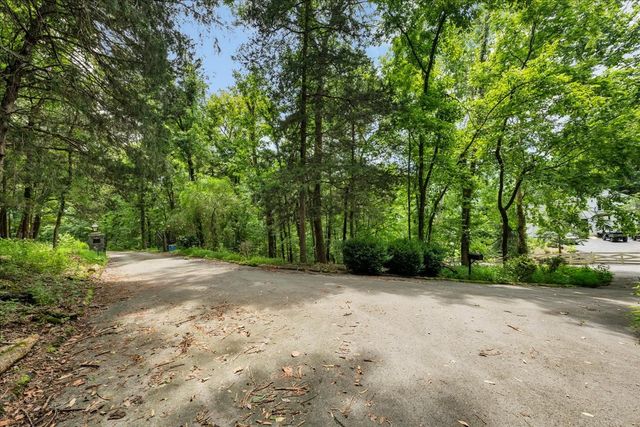 30 Lampley Ln, Chestnut Mound, TN 38552