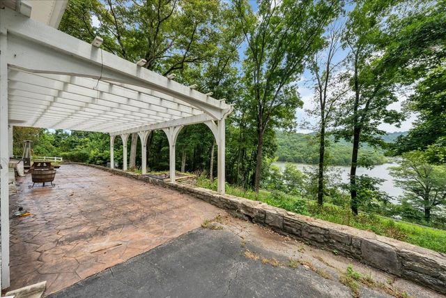 30 Lampley Ln, Chestnut Mound, TN 38552