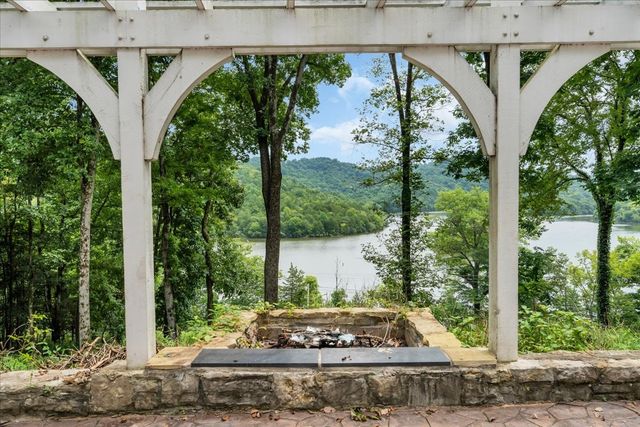30 Lampley Ln, Chestnut Mound, TN 38552