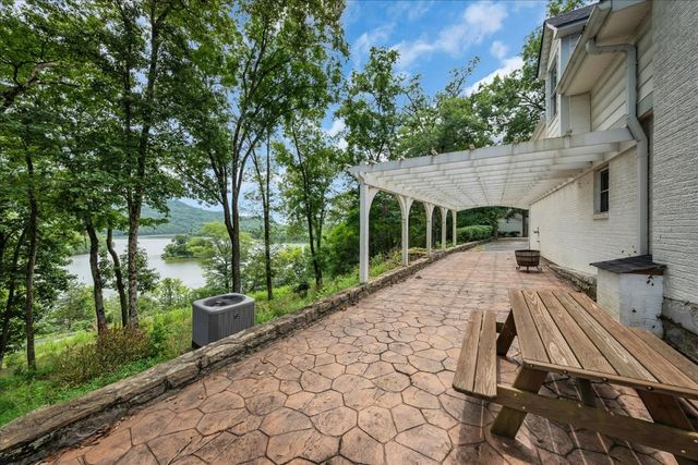 30 Lampley Ln, Chestnut Mound, TN 38552