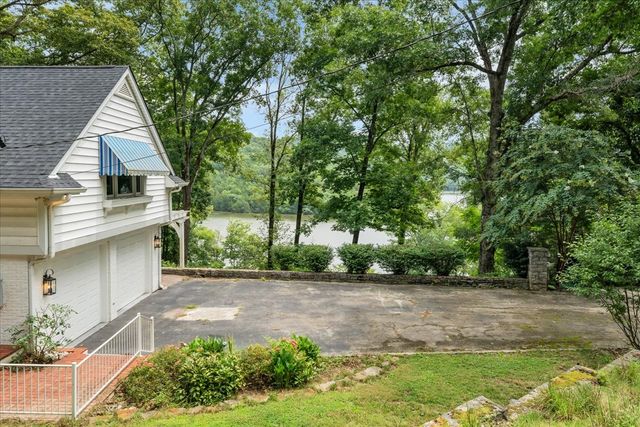 30 Lampley Ln, Chestnut Mound, TN 38552