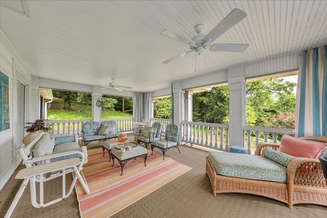 30 Lampley Ln, Chestnut Mound, TN 38552