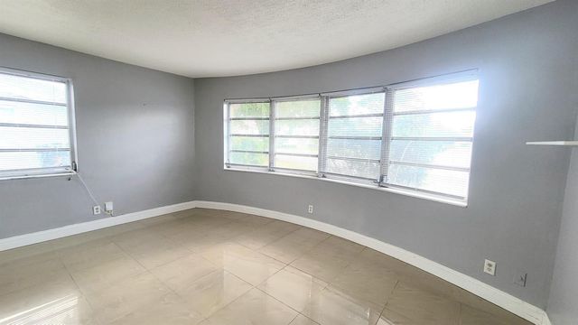 1821 NE 56th Street 4, Fort Lauderdale, FL 33308