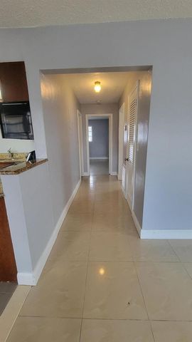 1821 NE 56th Street 4, Fort Lauderdale, FL 33308