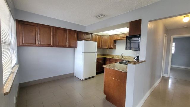 1821 NE 56th Street 4, Fort Lauderdale, FL 33308