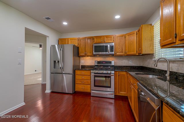 81 Poplar Place, Freehold, NJ 07728