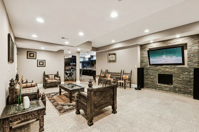 4229 Dempster Street, Skokie, IL 60076