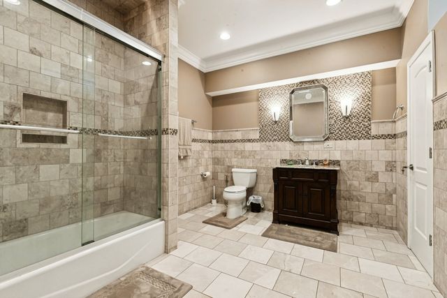 4229 Dempster Street, Skokie, IL 60076