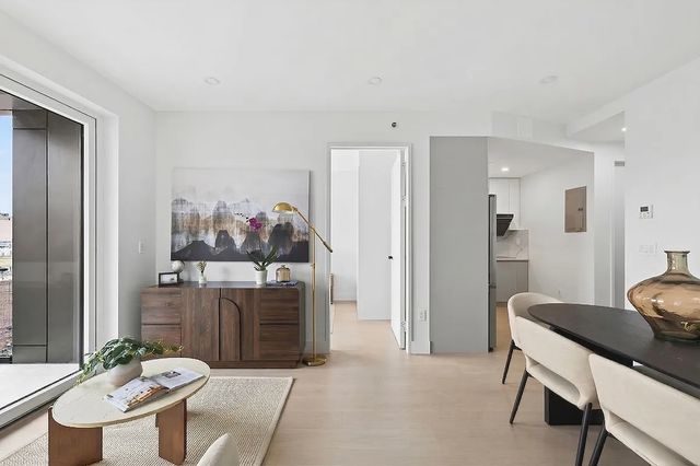 2808 21st St, New York City, NY 11102