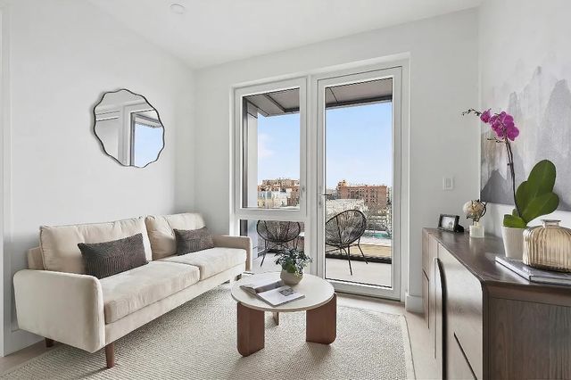 2808 21st St, New York City, NY 11102