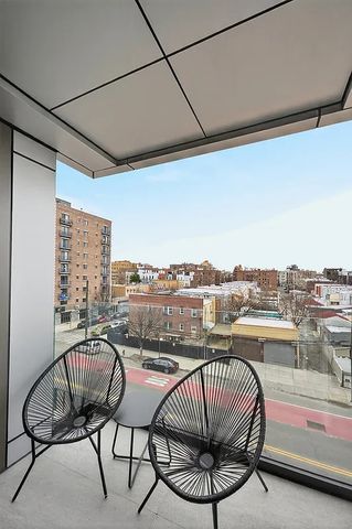 2808 21st St, New York City, NY 11102