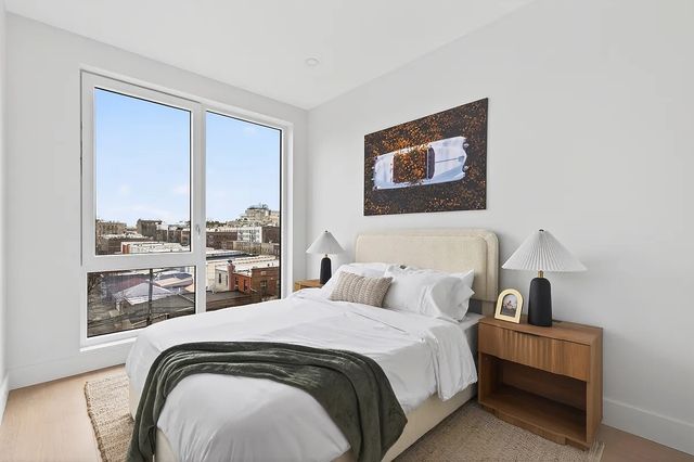 2808 21st St, New York City, NY 11102