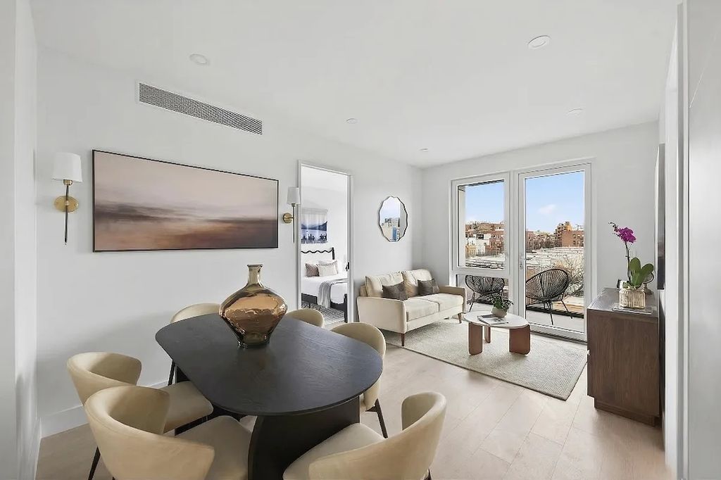 2808 21st St, New York City, NY 11102