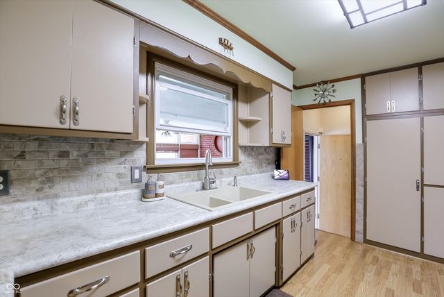 6321 Saint James Drive, Indianapolis, IN 46217