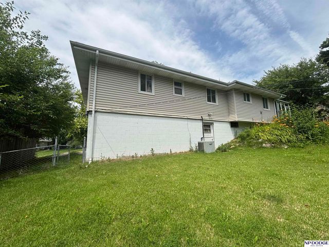 5609 Camden Avenue, Omaha, NE 68104