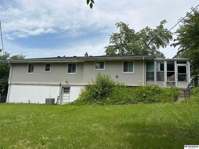 5609 Camden Avenue, Omaha, NE 68104
