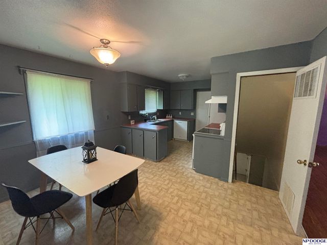 5609 Camden Avenue, Omaha, NE 68104