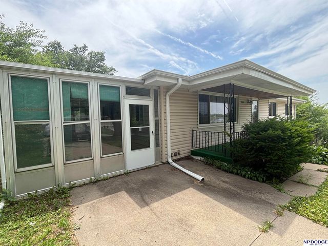 5609 Camden Avenue, Omaha, NE 68104