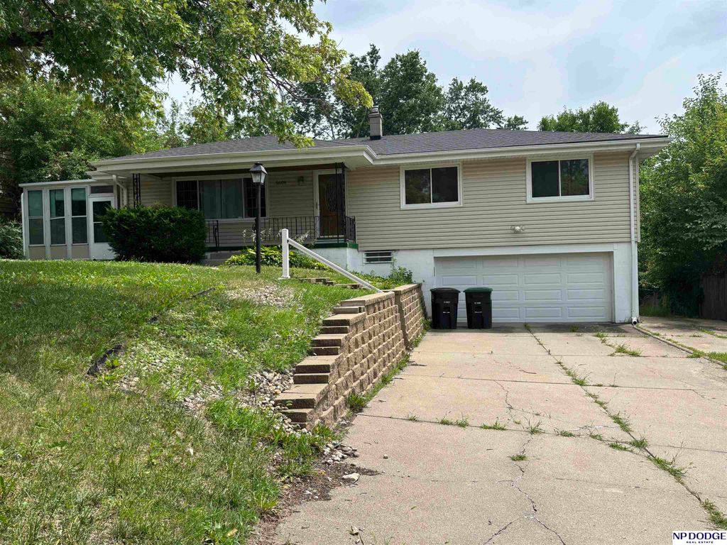 5609 Camden Avenue, Omaha, NE 68104