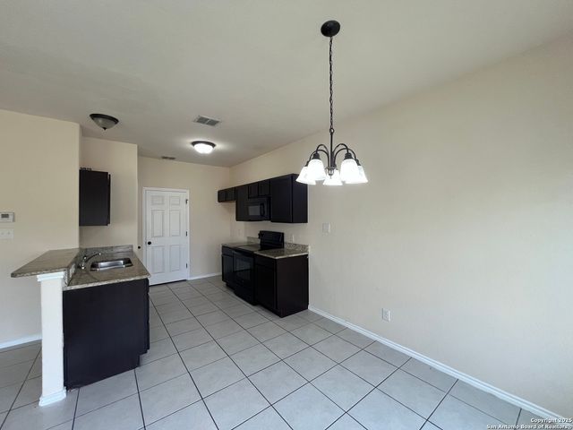 8711 Azul Sky Court, Converse, TX 78109
