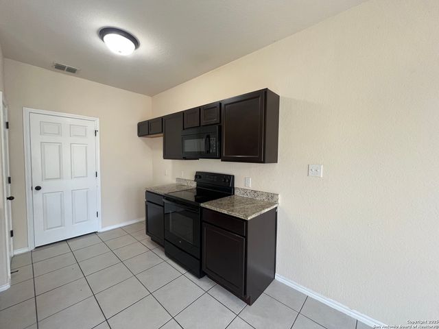 8711 Azul Sky Court, Converse, TX 78109